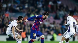 以其卓越的 以其卓越的